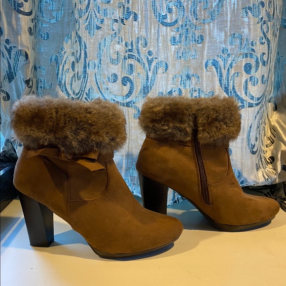 Dana Buchman boots. - Picture 3 of 8